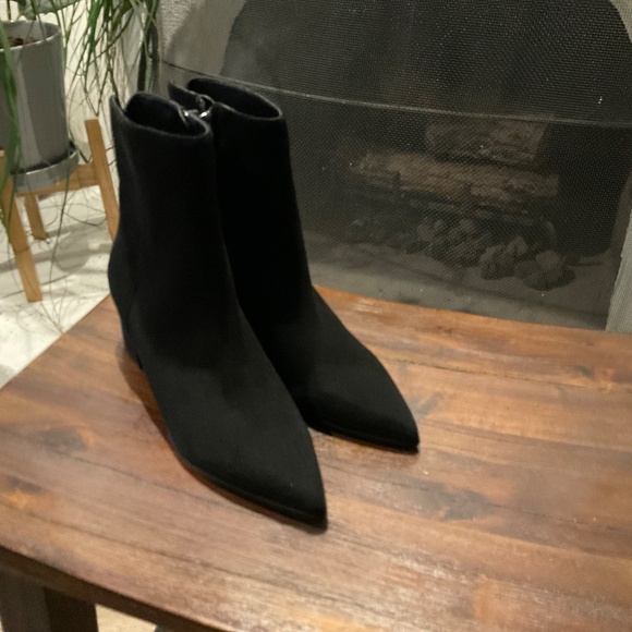 Nine West Malibu Ankle Leather Black Suede Booties size 6.5 - Picture 2 of 7